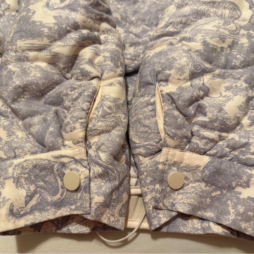 A. Peach Quilted Toile Print Jacket Blue White Snap Front Size L - Picture 8 of 8